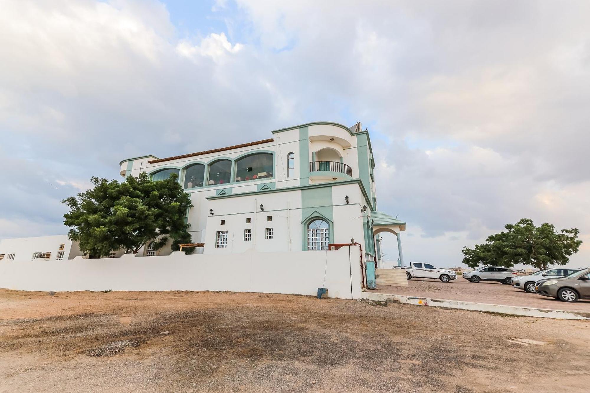 Super Oyo 110 Ras Al Hadd Guest House エクステリア 写真